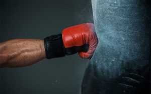 По каким критериям нужно выбирать боксерские перчатки?