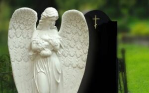 Благоустройство могилы на кладбище: как это сделать