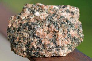 Гранит: свойства и характеристики камня, область применения