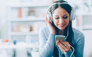 Послушать онлайн музыку: что выбрать