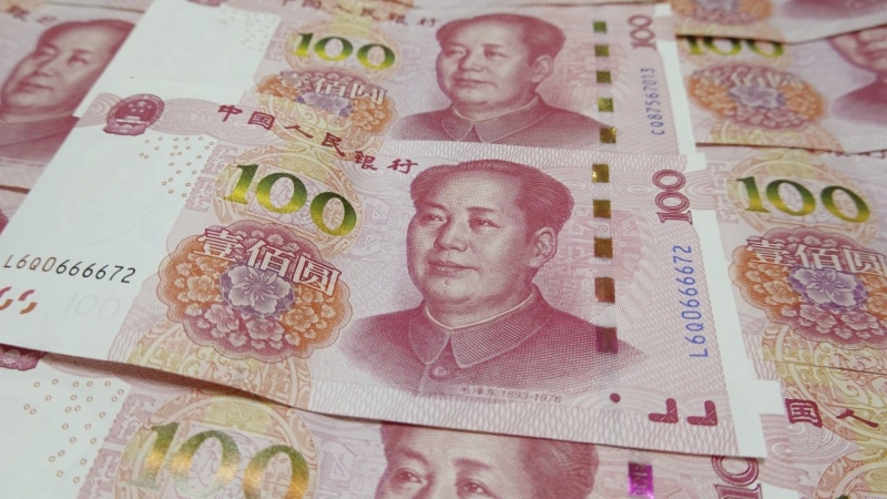 «Избавиться от доллара». РФ выгодны расчеты с другими странами в юанях – Антонов