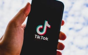 Накрутка лайков в TikTok: как это работает и стоит ли рисковать