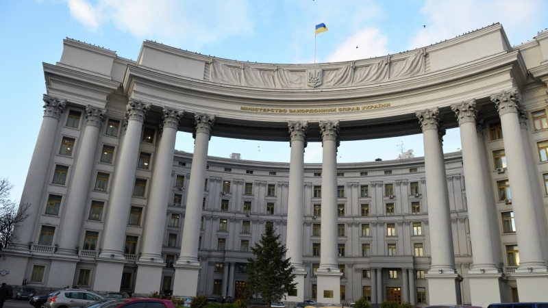 СМИ: украинские дипломаты массово отказываются возвращаться в страну