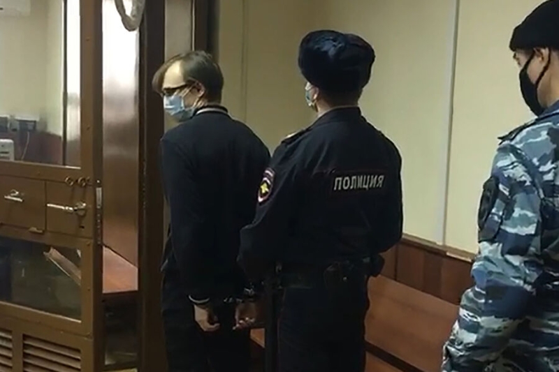 Экс-аспиранта МГУ задержали через пять минут после освобождения из колонии. Ему грозит новое уголовное дело