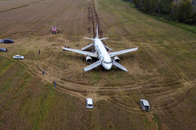 Не только «Уральские авиалинии». Чем заканчивались аварийные посадки самолетов