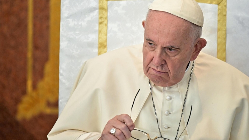 Папа Римский призвал к прекращению боевых действий в Карабахе