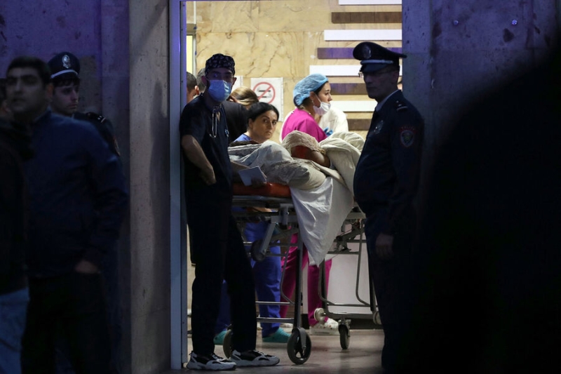Взрыв на бензоколонке. В Нагорном Карабахе вторые сутки считают погибших и раненых