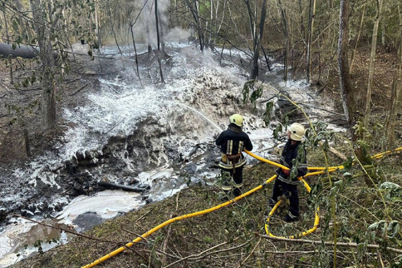 Взрыв и пожар: в Ивано-Франковской области Украины прорвало нефтепровод
