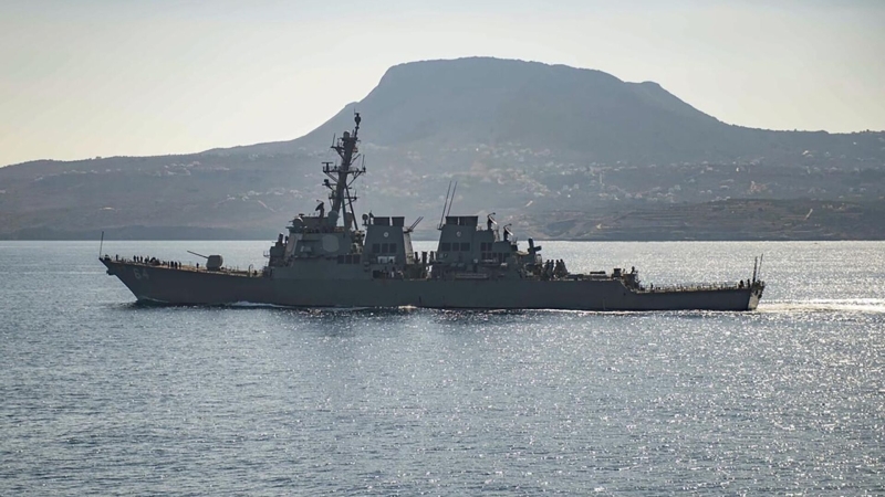 Американский эсминец сбил 14 дронов, запущенных со стороны Йемена