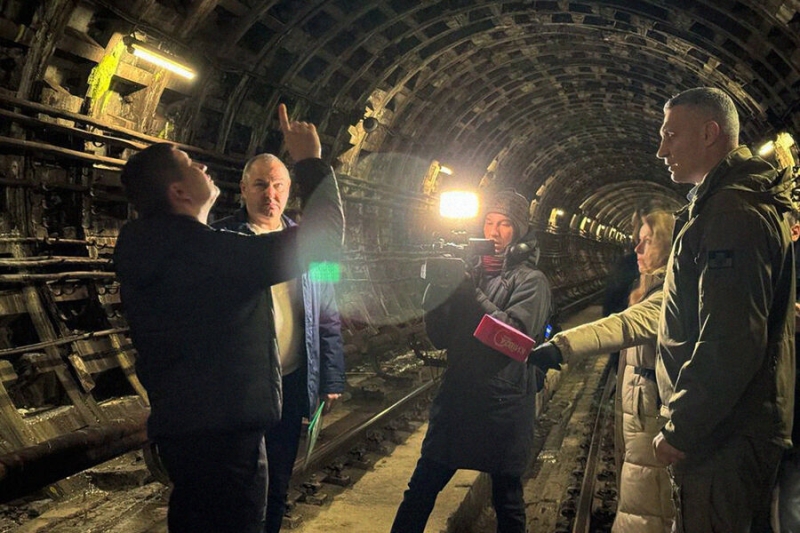 В Киеве закрыли шесть станций метро из-за подтопления тоннеля