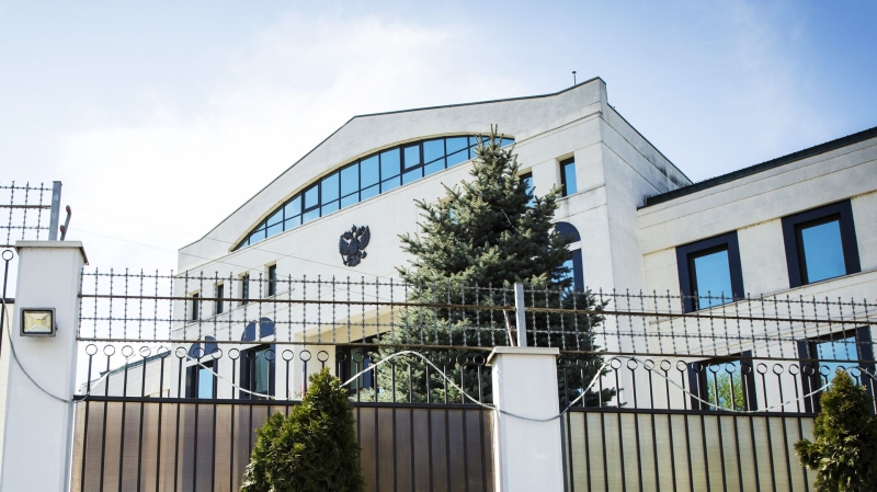 В Молдавии мужчину задержали за попытку поджечь здание посольства России
