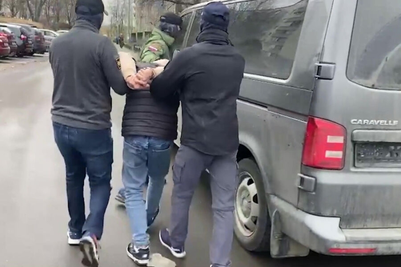 ФСБ: подозреваемые в теракте в «Крокусе» назвали имя своего координатора