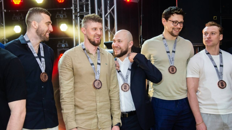 Хоккеистов «Автомобилиста» наградили бронзовыми медалями КХЛ