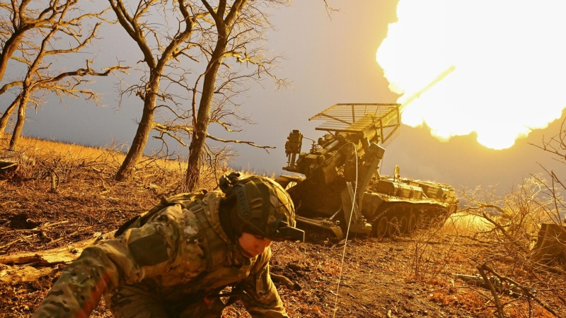 Артиллеристы уничтожили пункт управления БПЛА и ангар с бронетехникой ВСУ