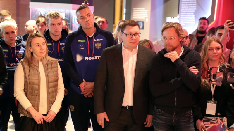 Сборная России по футболу исполнила &laquo;Катюшу&raquo; в Музее Победы на Поклонной горе