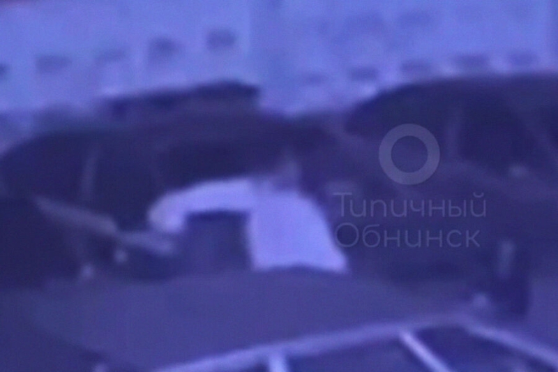 В&nbsp;Калуге учительница в&nbsp;декрете подожгла машины Росгвардии. Скрываясь, она попала в&nbsp;ДТП