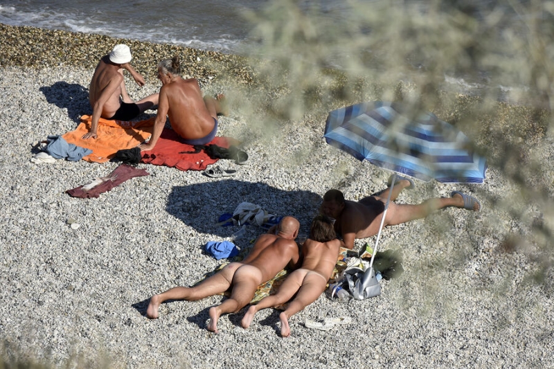 Нудисты в огненной ловушке и эвакуация базы отдыха: лес загорелся на Кубани после атаки дрона