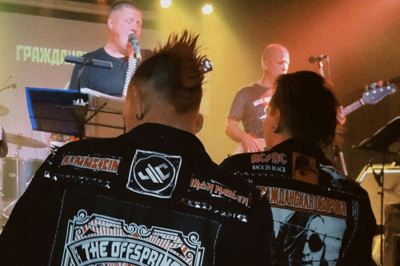 «Винтовка — это праздник»: почему в России по-прежнему любят «отца русского панк-рока» Егора Летова