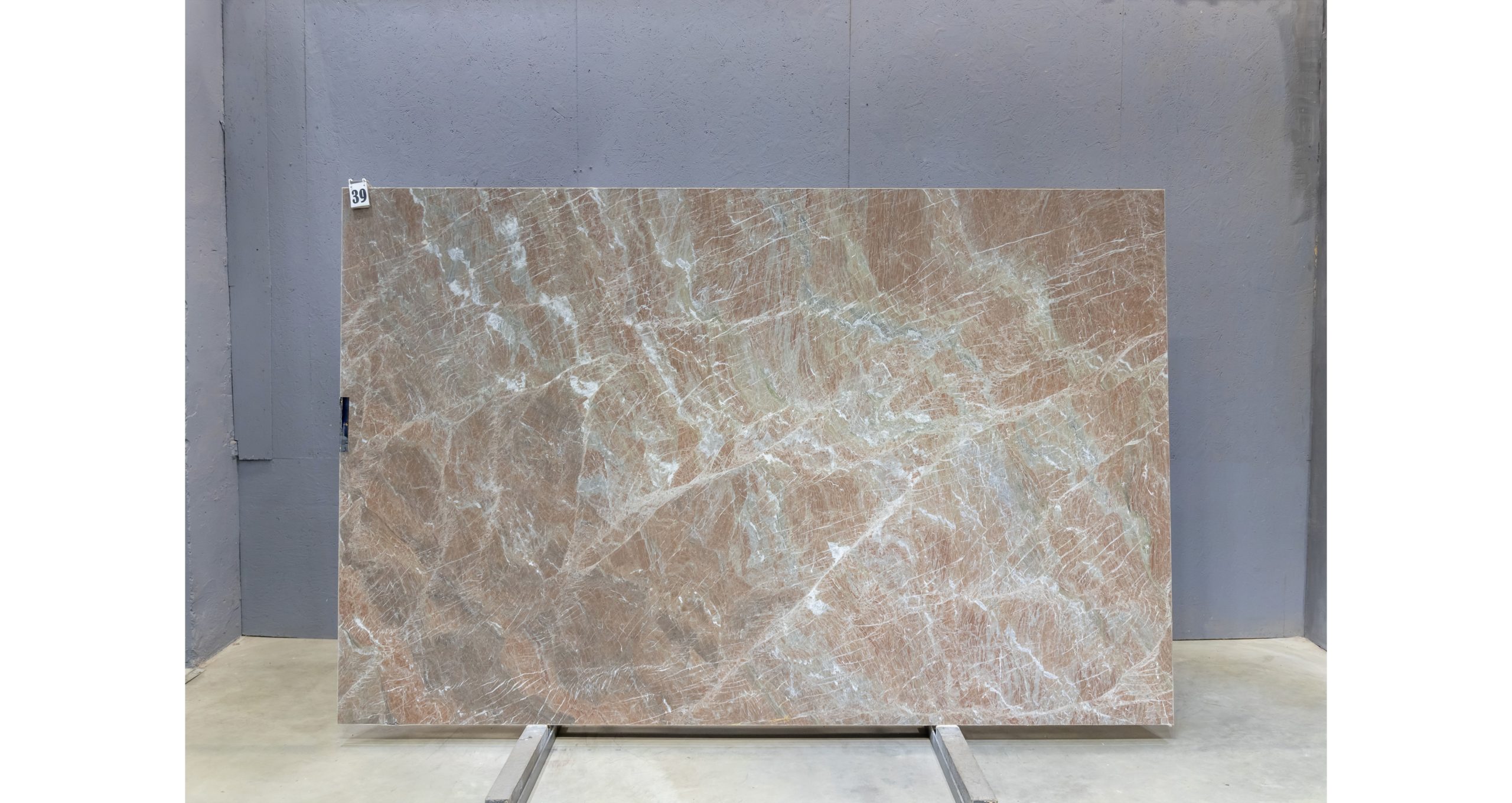 Кварцит в слэбах : как выбрать и оформить покупку качественного камня